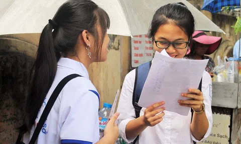 Chùm ảnh: Hình ảnh đáng nhớ ở kỳ thi Tuyển sinh lớp 10 công lập tại Hà Nội